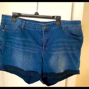 Cute Comfy Cuffed Jean Shorts 🌸